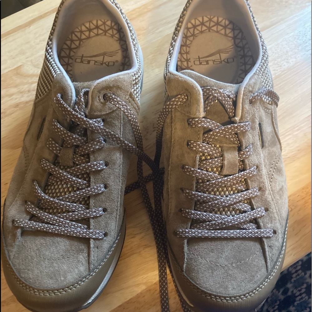 Dansko slip resistant shoes.  Size 36 (us 5.5-6)